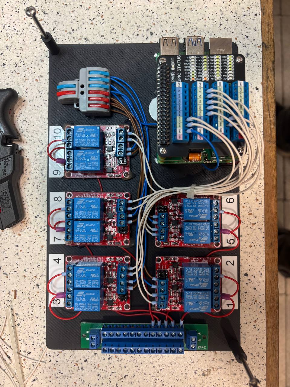 Steuerungseinheit mit Raspberry Pi und Elektronik